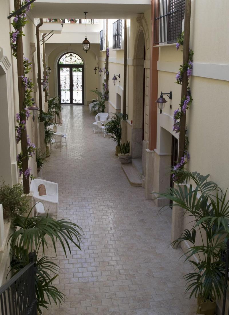 Palazzo Reginella Aparthotel Bovalino Marina Exterior photo
