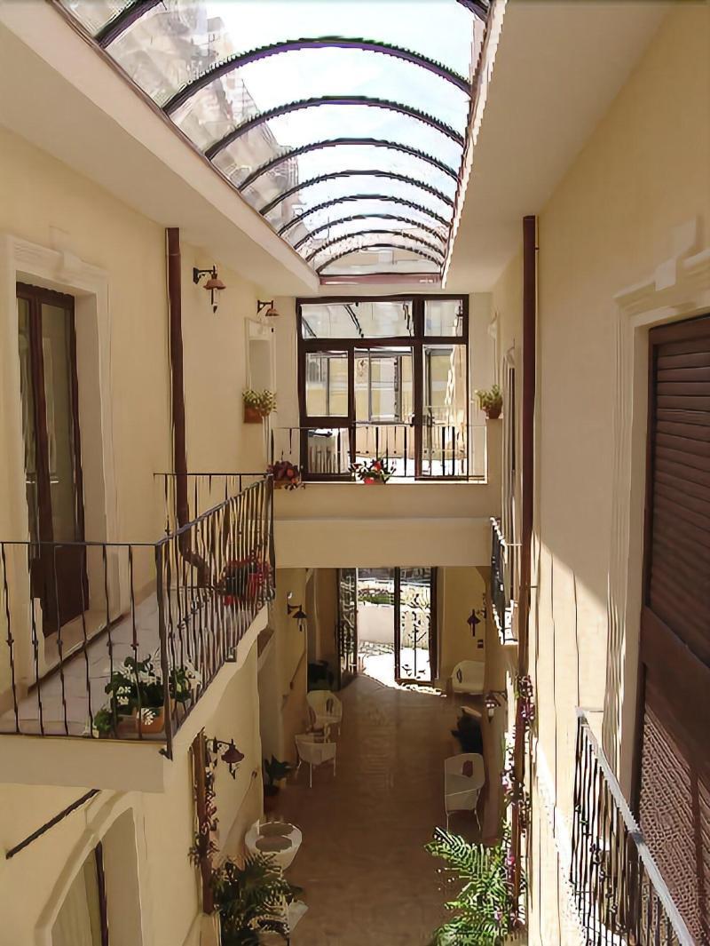 Palazzo Reginella Aparthotel Bovalino Marina Exterior photo