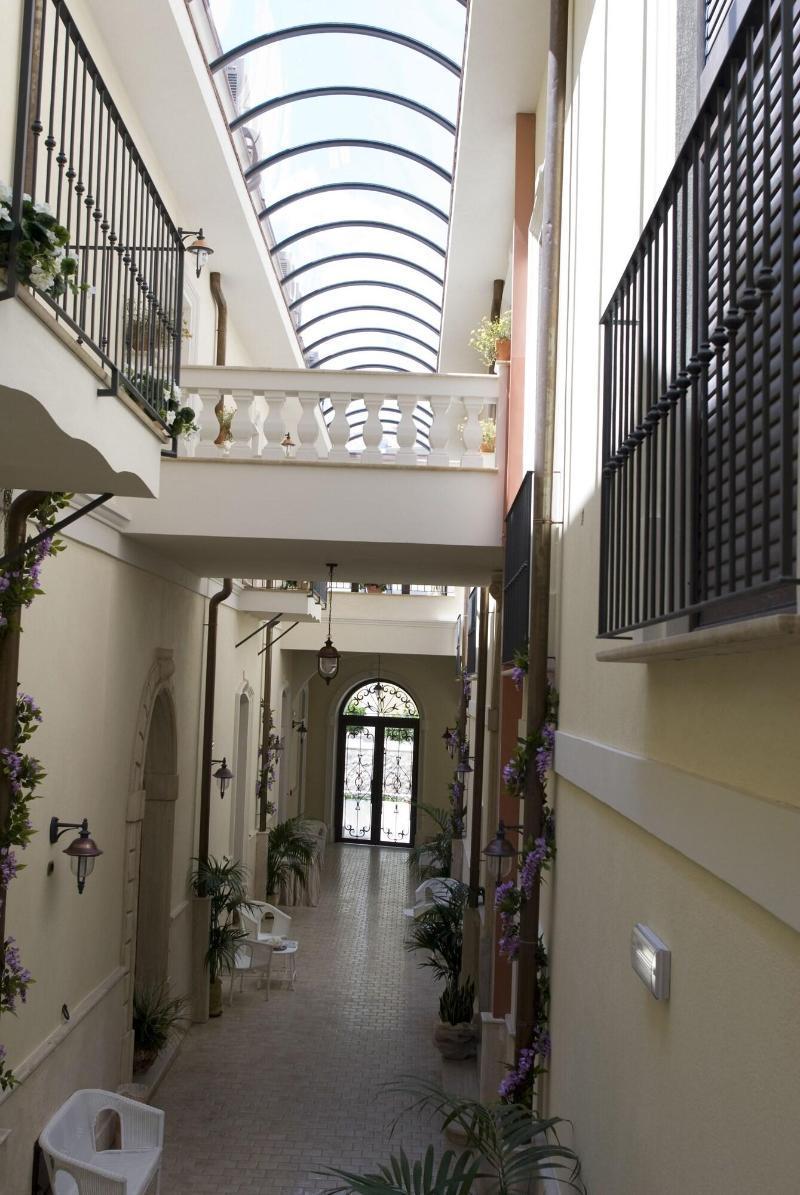 Palazzo Reginella Aparthotel Bovalino Marina Exterior photo