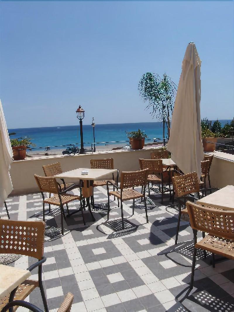 Palazzo Reginella Aparthotel Bovalino Marina Exterior photo