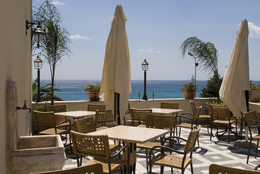 Palazzo Reginella Aparthotel Bovalino Marina Exterior photo