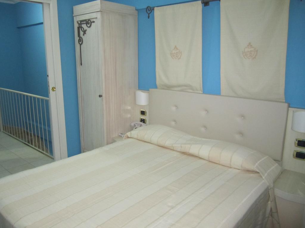 Palazzo Reginella Aparthotel Bovalino Marina Room photo