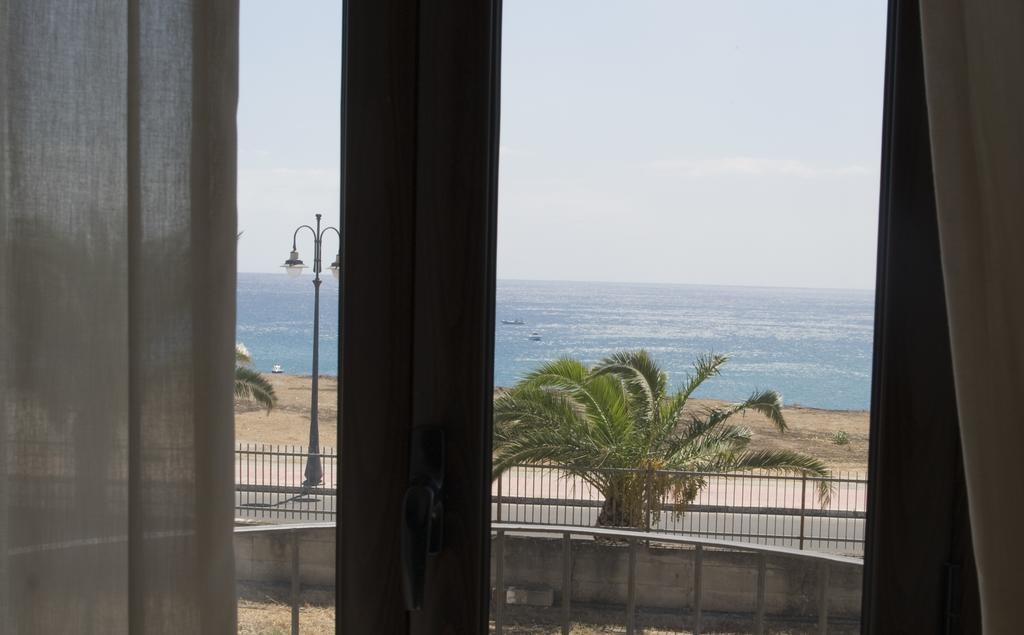 Palazzo Reginella Aparthotel Bovalino Marina Room photo