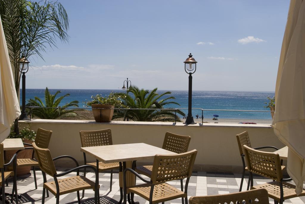 Palazzo Reginella Aparthotel Bovalino Marina Exterior photo