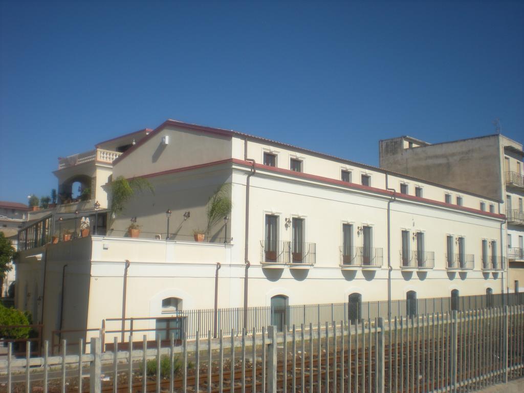 Palazzo Reginella Aparthotel Bovalino Marina Exterior photo