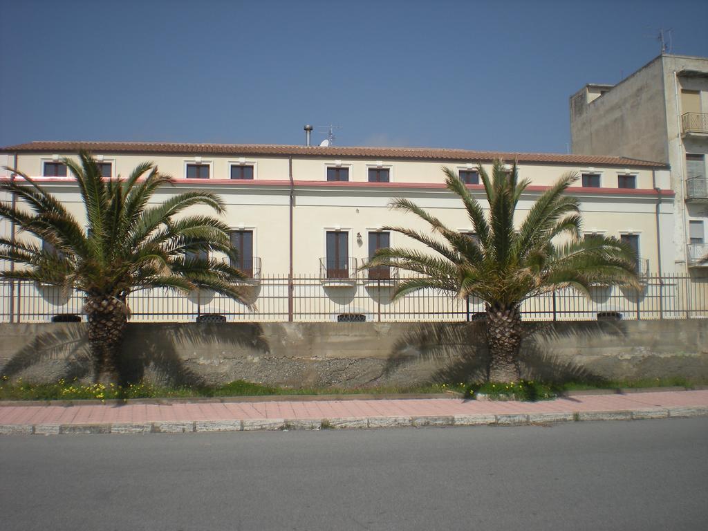 Palazzo Reginella Aparthotel Bovalino Marina Exterior photo