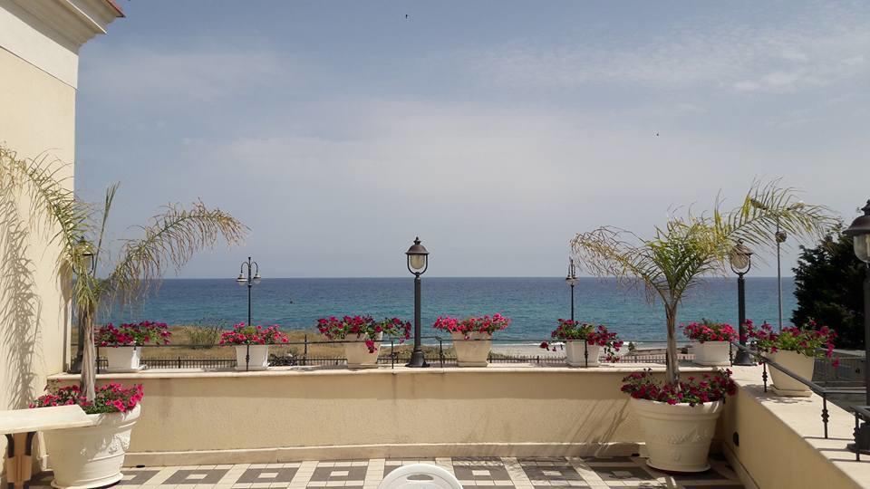 Palazzo Reginella Aparthotel Bovalino Marina Exterior photo