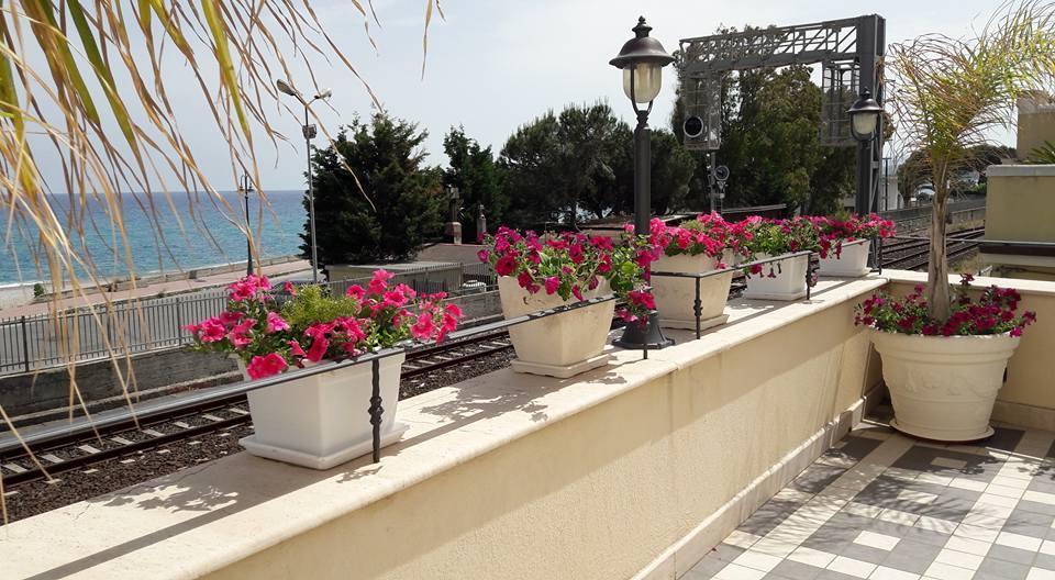 Palazzo Reginella Aparthotel Bovalino Marina Exterior photo